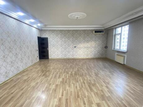 İnşaatçılarda 3 otaqlı yeni tikili mənzil kirayə verilir, 132 m², 700 AZN/ay, şəkil 2 / 12