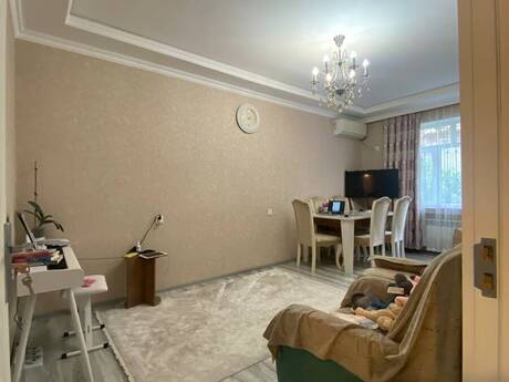 Əhmədlidə 2 otaqlı köhnə tikili mənzil satılır, 62 m², 165 000 AZN, şəkil 2 / 12