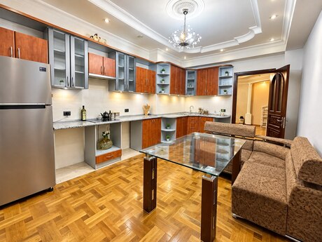Сдаётся 3-комнатная квартира в новостройке, Elmlər Akademiyası, 160 м², 1 200 AZN/мес, фото 4 / 12