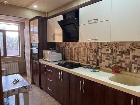 28 Mayda 2 otaqlı köhnə tikili mənzil satılır, 47 m², 240 000 AZN, şəkil 2 / 11