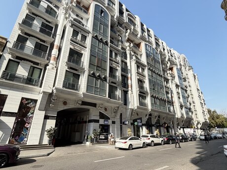 Sahildə 4 otaqlı yeni tikili mənzil satılır, 256 m², 950 000 AZN, şəkil 2 / 12
