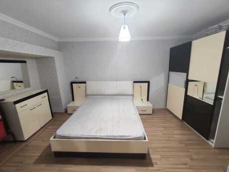 Elan №6521028 - Bakı, İçəri Şəhər m., 1 otaqlı, 38 m², 1/3 mərtəbə