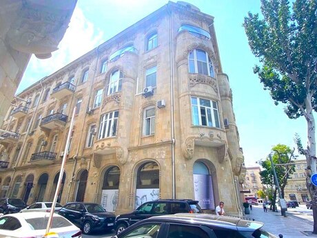 Sahildə 7 otaqlı köhnə tikili mənzil kirayə verilir, 238 m², 2 700 AZN/ay, şəkil 5 / 12