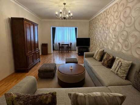 Сдаётся 2-комнатная квартира в старом фонде, 28 May, 65 м², 1 300 AZN/мес, фото 3 / 12