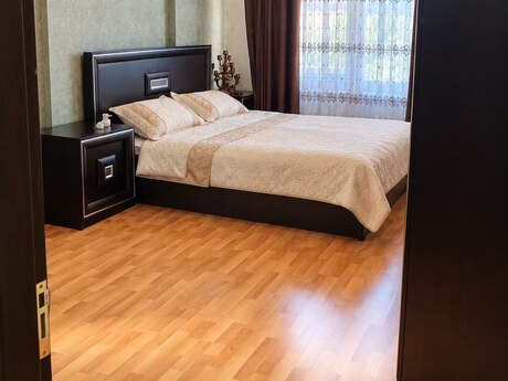 3-room new-build apartment for rent in 8 Noyabr, 125 m², 1 000 AZN/mo, photo 3 / 8