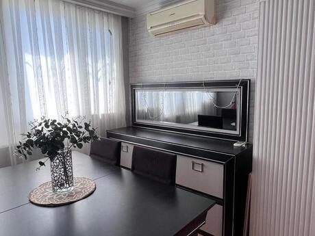 Продаётся 3-комнатная квартира в старом фонде, İnşaatçılar, 71 м², 210 000 AZN, фото 2 / 12