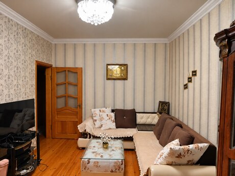 Əhmədlidə 2 otaqlı köhnə tikili mənzil satılır, 66 m², 145 000 AZN, şəkil 2 / 12