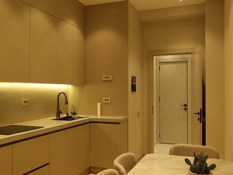 2-room new-build apartment for rent in Elmlər Akademiyası, 80 m², 1 800 AZN/mo, photo 4 / 8