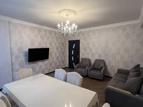 Qurtuluş 93 kompleksində 2 otaqlı yeni tikili mənzil satılır, 75 m², 105 000 AZN, şəkil 2 / 12