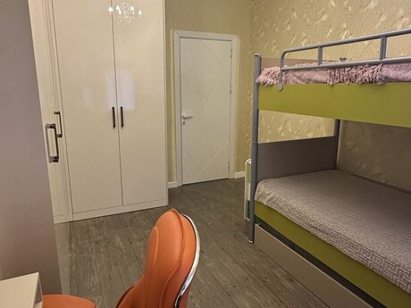 Yeni Yasamalda 5 otaqlı köhnə tikili mənzil satılır, 130 m², 290 000 AZN, şəkil 5 / 12