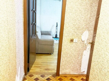8-ci mikrorayonda 2 otaqlı köhnə tikili mənzil satılır, 47 m², 141 000 AZN, şəkil 4 / 9