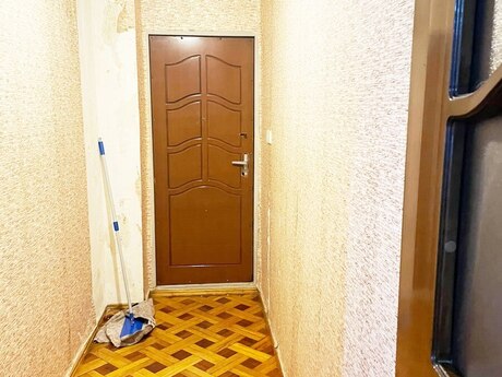 8-ci mikrorayonda 2 otaqlı köhnə tikili mənzil satılır, 47 m², 141 000 AZN, şəkil 5 / 9