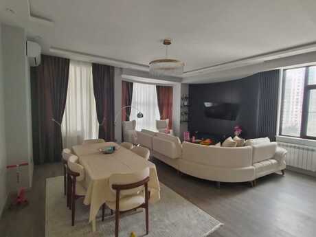 3-комн. · 153 m²