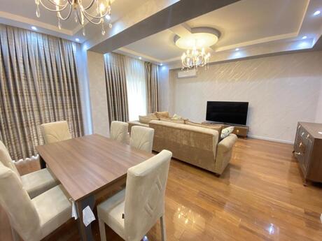 Ağ şəhərdə 3 otaqlı yeni tikili mənzil kirayə verilir, 145 m², 2 000 AZN/ay, şəkil 2 / 12