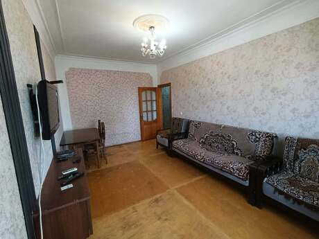 Сдаётся 2-комнатная квартира в старом фонде, Yeni Günəşli, 60 м², 500 AZN/мес, фото 2 / 12