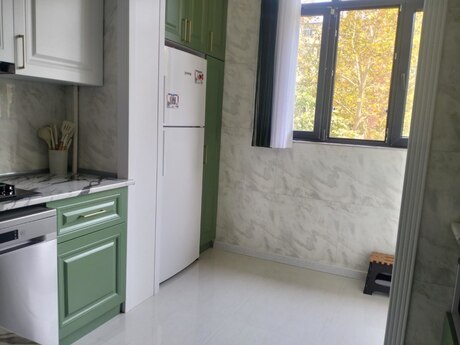Yeni Yasamalda 4 otaqlı köhnə tikili mənzil satılır, 110 m², 255 000 AZN, şəkil 2 / 11