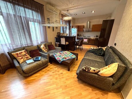 Nəriman Nərimanovda 6 otaqlı köhnə tikili mənzil satılır, 176 m², 350 000 AZN, şəkil 2 / 12