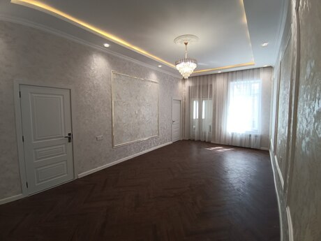28 Mayda 2 otaqlı köhnə tikili mənzil satılır, 55 m², 162 000 AZN, şəkil 3 / 11