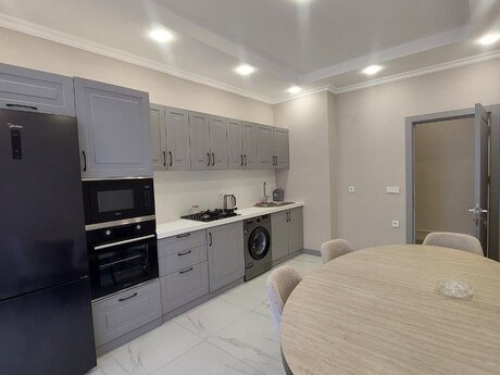 2-room new-build apartment for rent in West Town residence, 90 m², 900 AZN/mo, photo 4 / 12