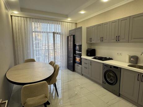 2-room new-build apartment for rent in West Town residence, 90 m², 900 AZN/mo, photo 3 / 12