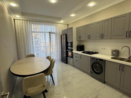 2-room new-build apartment for rent in West Town residence, 90 m², 900 AZN/mo, photo 5 / 12