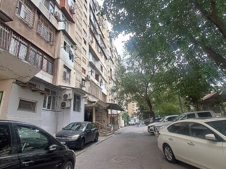 5 otaq · 110 m² · 8/9 mərtəbə, Yeni Yasamal