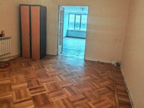 Продаётся 3-комнатная квартира в старом фонде, Nəsimi, 70 м², 85 000 AZN, фото 4 / 10