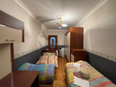 Продаётся 3-комнатная квартира в старом фонде, Neftçilər, 61 м², 210 000 AZN, фото 2 / 8