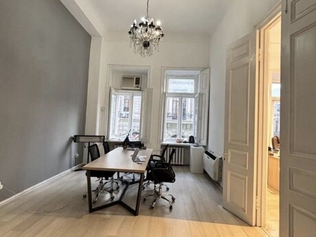 Sahildə 1 otaqlı köhnə tikili mənzil kirayə verilir, 20 m², 700 AZN/ay, şəkil 3 / 4