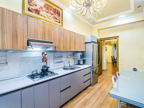 Сдаётся 4-комнатная квартира в старом фонде, 28 May, 160 м², 1 499 AZN/мес, фото 5 / 12