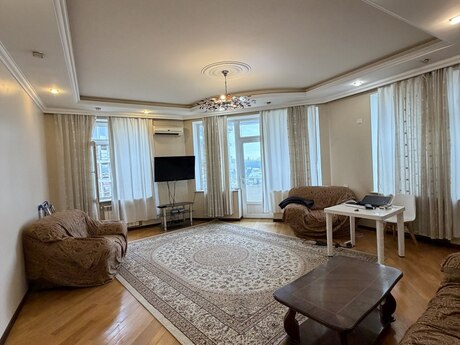 İçəri Şəhərdə 3 otaqlı yeni tikili mənzil kirayə verilir, 102 m², 950 AZN/ay, şəkil 2 / 11