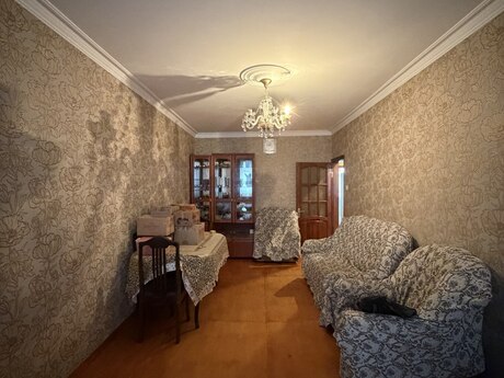 Bakıxanovda 3 otaqlı köhnə tikili mənzil satılır, 75 m², 195 000 AZN, şəkil 2 / 11