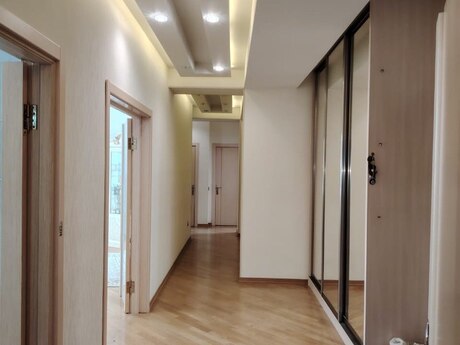 28 Mayda 3 otaqlı yeni tikili mənzil satılır, 145 m², 429 000 AZN, şəkil 2 / 12