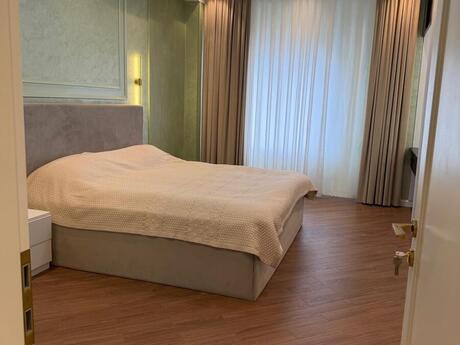 Ağ şəhərdə 3 otaqlı yeni tikili mənzil kirayə verilir, 140 m², 2 400 AZN/ay, şəkil 3 / 12