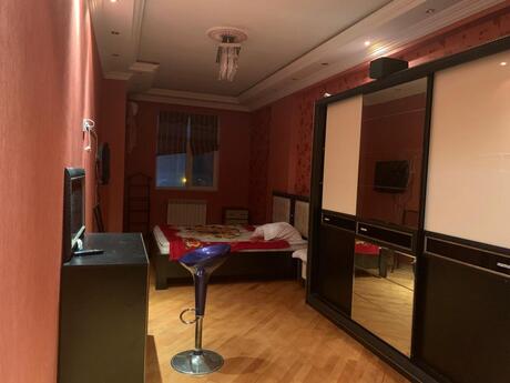 3-room new-build apartment for rent in 8 Noyabr, 178 m², 1 200 AZN/mo, photo 2 / 9