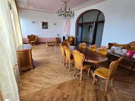 Sahildə 6 otaqlı köhnə tikili mənzil kirayə verilir, 320 m², 5 000 AZN/ay, şəkil 2 / 12