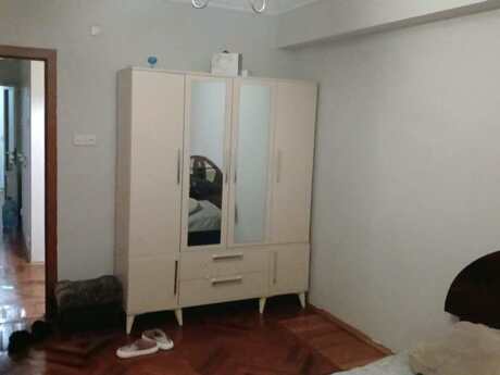 İnşaatçılarda 3 otaqlı köhnə tikili mənzil kirayə verilir, 90 m², 700 AZN/ay, şəkil 2 / 12