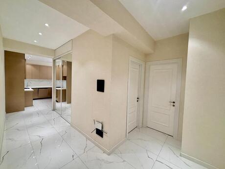 Rifah Plaza kompleksində 3 otaqlı yeni tikili mənzil satılır, 101 m², 349 000 AZN, şəkil 3 / 12