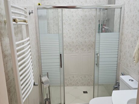 Ağ şəhərdə 2 otaqlı yeni tikili mənzil kirayə verilir, 70 m², 1 300 AZN/ay, şəkil 5 / 9