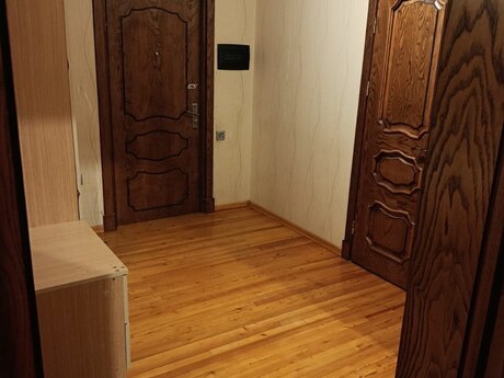 8-ci mikrorayonda 2 otaqlı köhnə tikili mənzil kirayə verilir, 70 m², 600 AZN/ay, şəkil 5 / 8