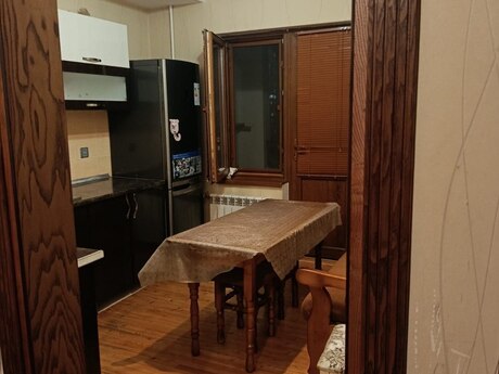 8-ci mikrorayonda 2 otaqlı köhnə tikili mənzil kirayə verilir, 70 m², 600 AZN/ay, şəkil 3 / 8