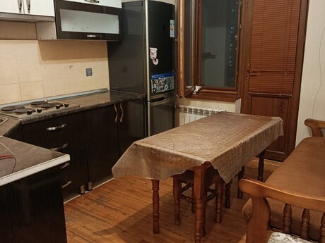 8-ci mikrorayonda 2 otaqlı köhnə tikili mənzil kirayə verilir, 70 m², 600 AZN/ay, şəkil 2 / 8