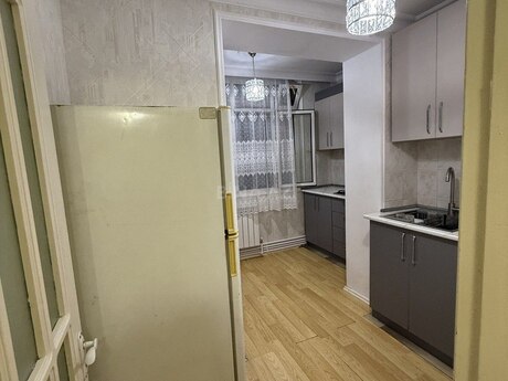 28 Mayda 2 otaqlı köhnə tikili mənzil kirayə verilir, 60 m², 750 AZN/ay, şəkil 4 / 7