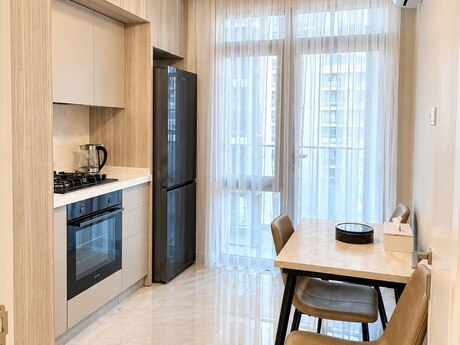 Gənclikdə 2 otaqlı yeni tikili mənzil kirayə verilir, 72 m², 1 300 AZN/ay, şəkil 5 / 12