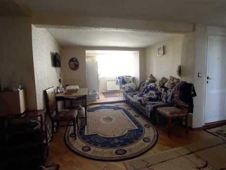 28 Mayda 3 otaqlı köhnə tikili mənzil satılır, 85 m², 350 000 AZN, şəkil 5 / 12