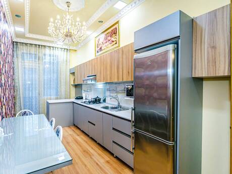 4-room old-build apartment for rent in 28 May, 180 m², 1 500 AZN/mo, photo 5 / 12