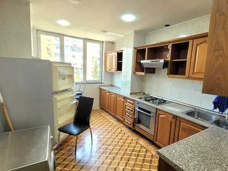 Azadlıq Prospektidə 4 otaqlı köhnə tikili mənzil kirayə verilir, 90 m², 750 AZN/ay, şəkil 4 / 12