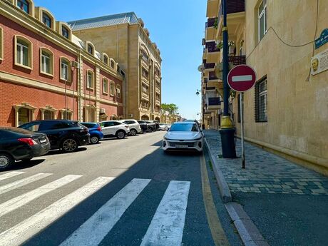 İçəri Şəhərdə 1 otaqlı köhnə tikili mənzil satılır, 33 m², 144 000 AZN, şəkil 2 / 8