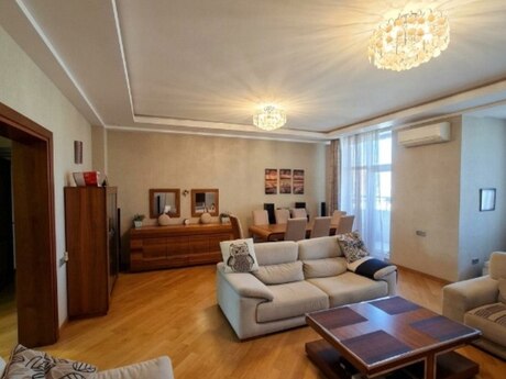 Elan №6523729 - Bakı, Şah İsmayıl Xətai m., 4 otaqlı, 160 m², 12/18 mərtəbə