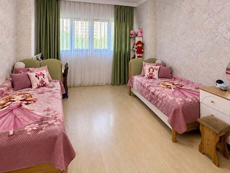 İnşaatçılarda 4 otaqlı köhnə tikili mənzil satılır, 110 m², 250 000 AZN, şəkil 2 / 12